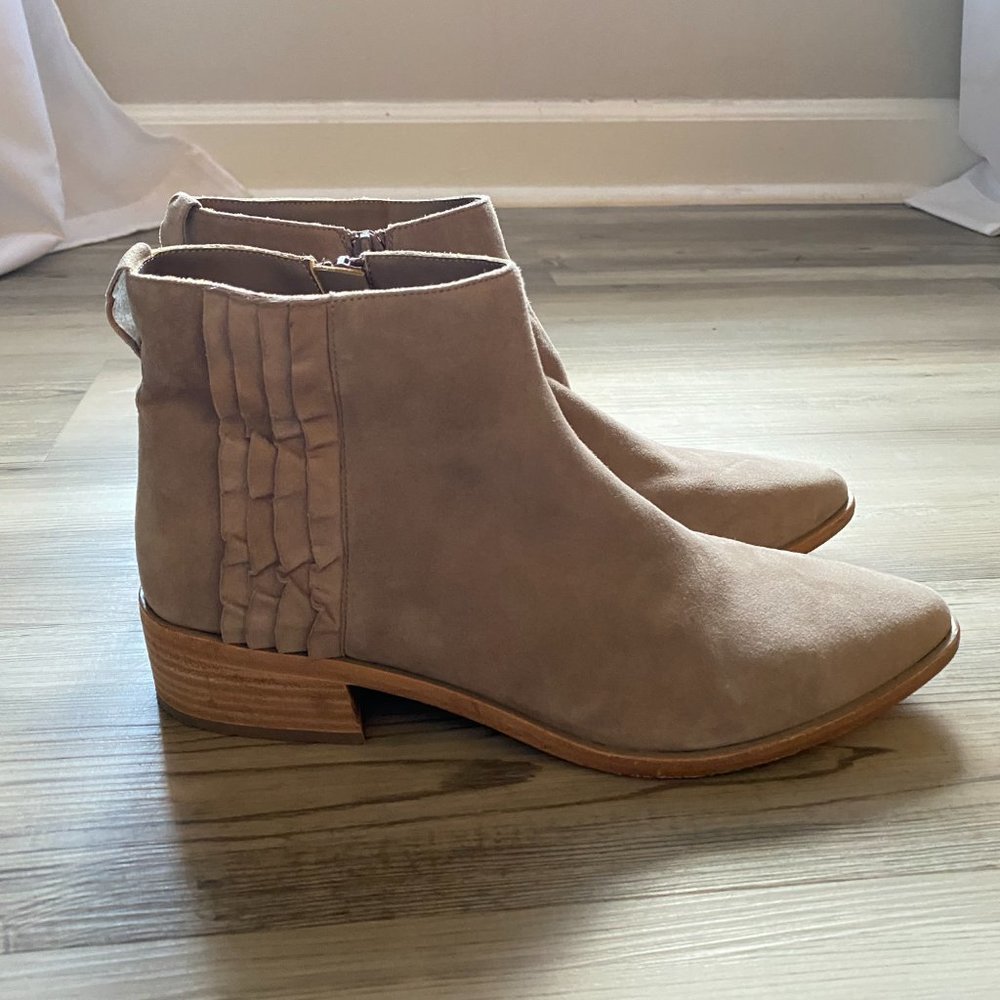 Vaneli Fazar Bootie with Ruffle - Picture 2 of 8